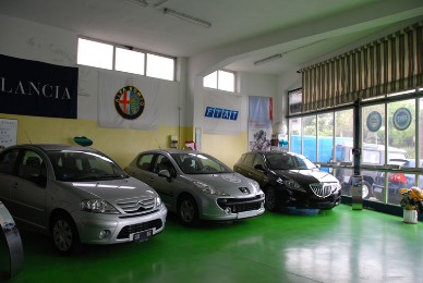 interno esposizione auto 